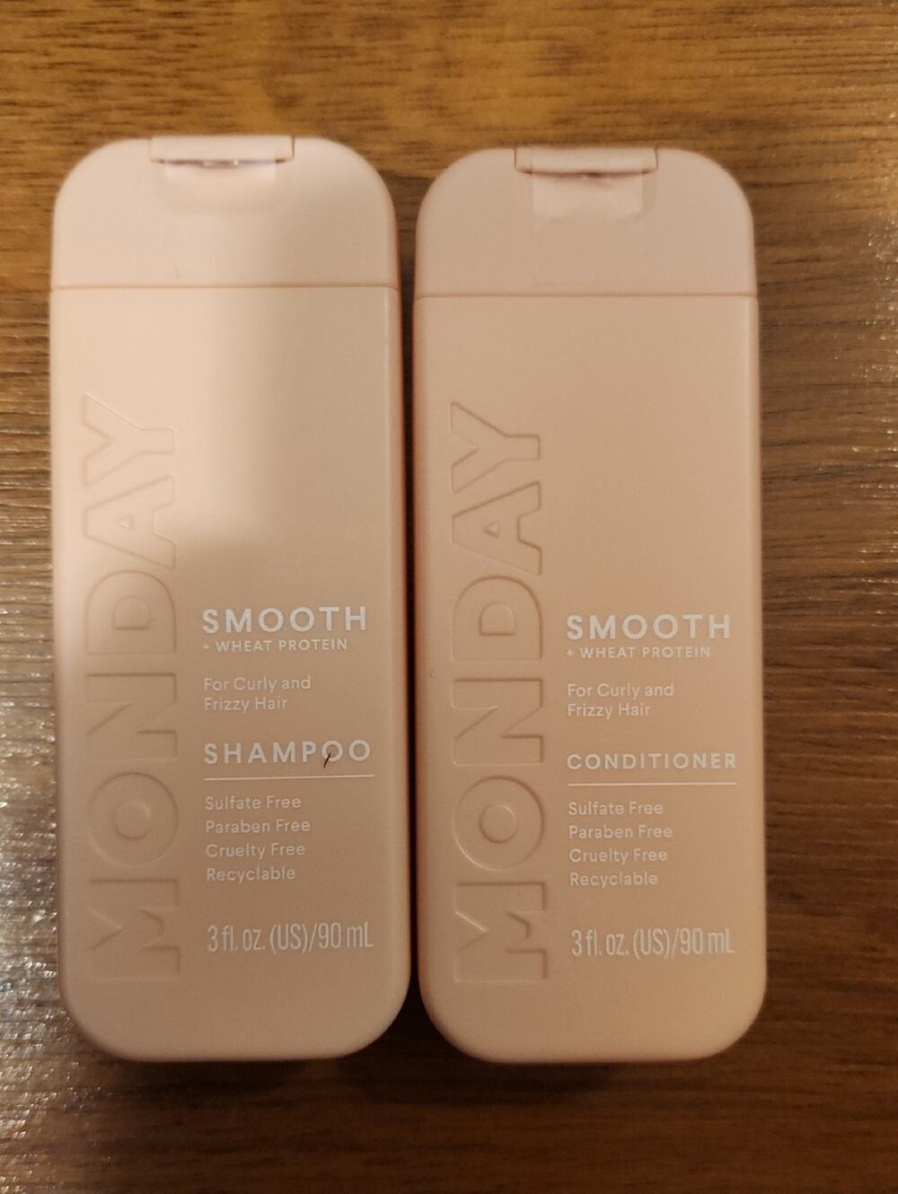 Monday Smooth Shampoo Travel Size - Pale Pink